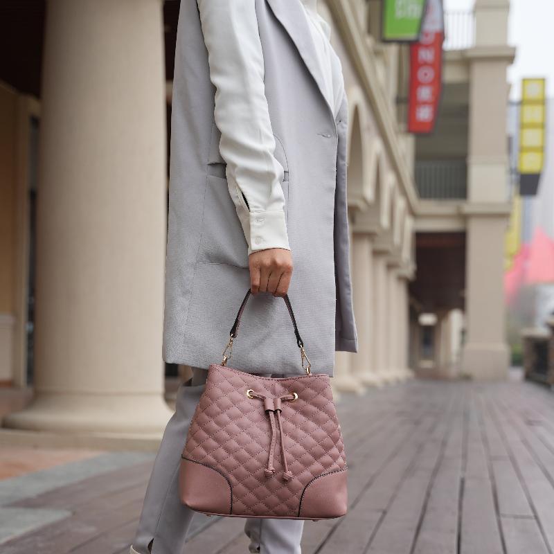 Wendy Bucket Bag with Wristlet - LuxNovaHub 